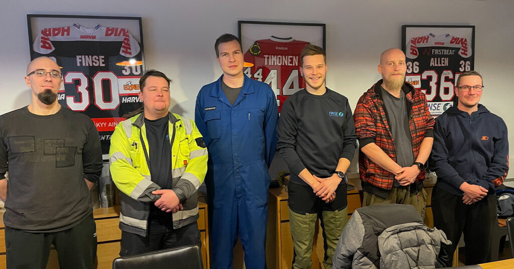 Finsellä palkittiin pitkän työuran tehneitä työntekijöitä. Kuvassa vasemmalta oikealle Riku Kuutti, Mikko Puttonen, Oskari Salovaara, Samuel Arkkukangas, Jorma Höylä ja Ville Nurminen. Kaikki muut ovat palvelleet 10 vuotta, paitsi Mikko Puttonen, joka on työskennellyt Finsellä jo 20 vuoden ajan.